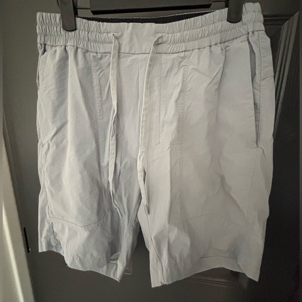Lululemon Men’s 8 inch shorts size Medium